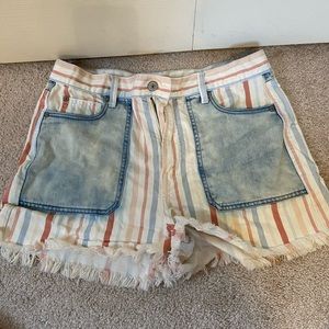 AMERICAN EAGLE PATTERNED JEAN SHORTS💕